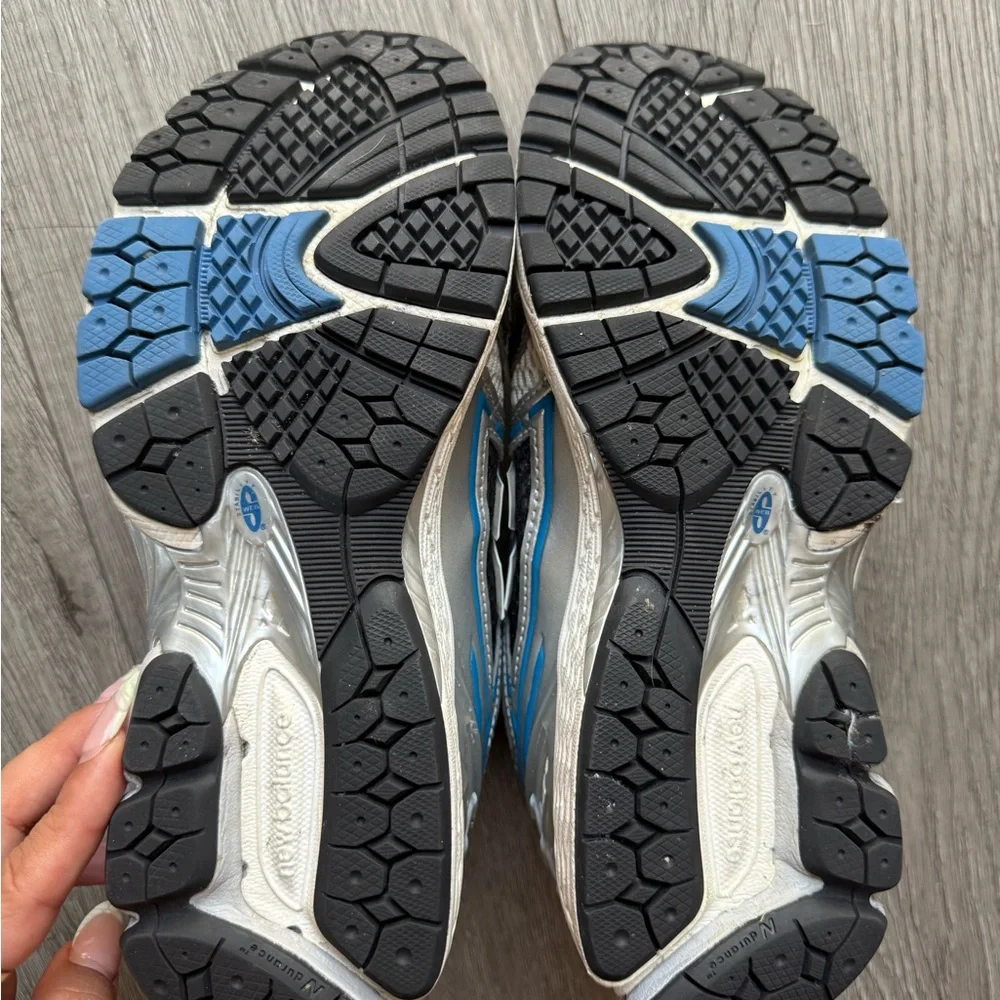 New Balance White and Blue Running Shoes - Picture 2 of 7